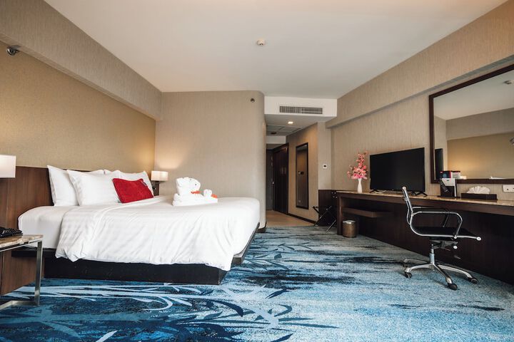 Room 26 of 102