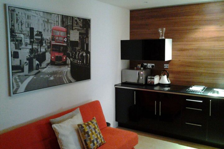 Lounge 66 of 70