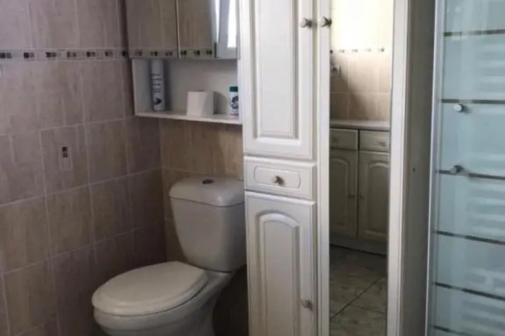 Room 5 of 10