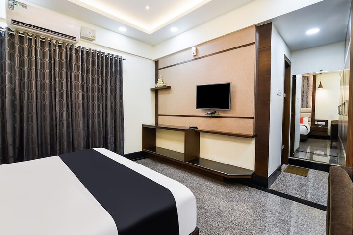 Room 8 of 18