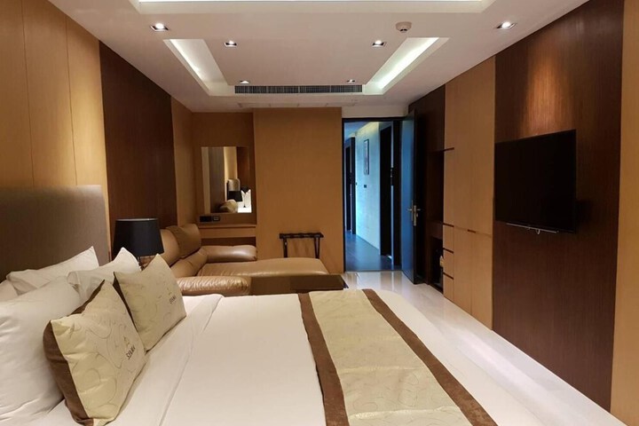 Room 8 of 44