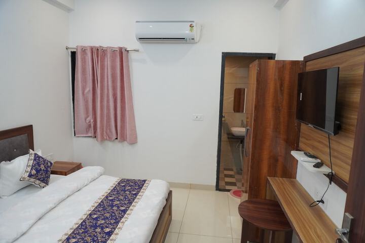 Room 25 of 49