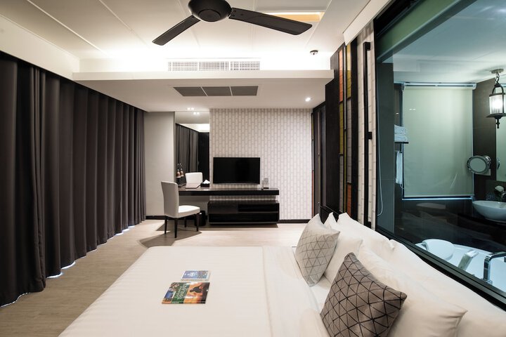 Room 26 of 93