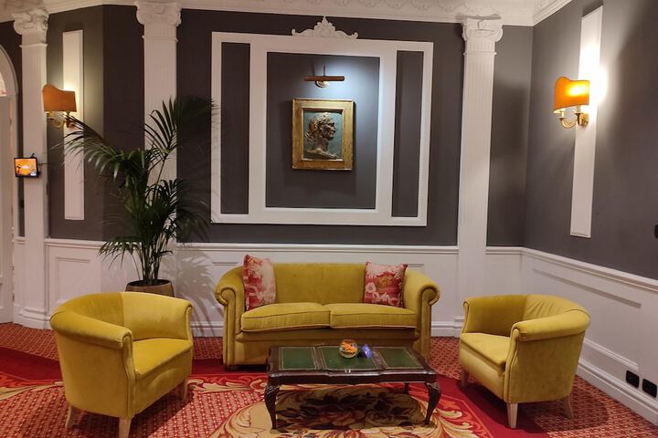 Lounge 136 of 175