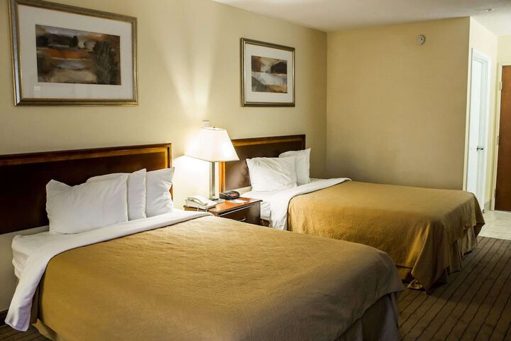2 Double Beds (3 of 5)