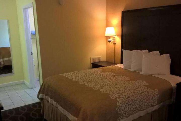 1 King Bed (11 of 16)