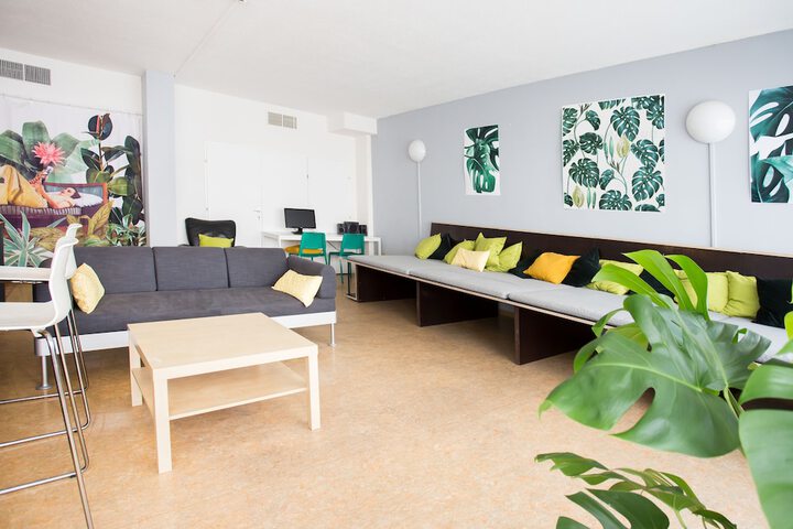 Room 16 of 27