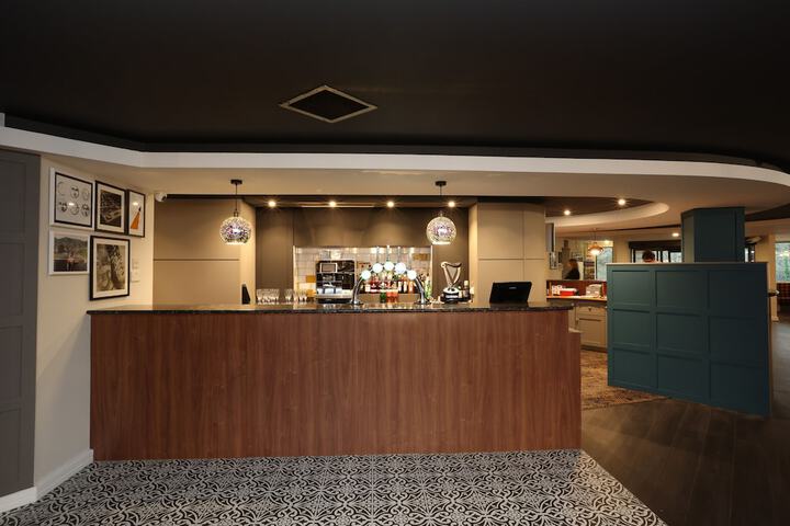 Lounge 17 of 22