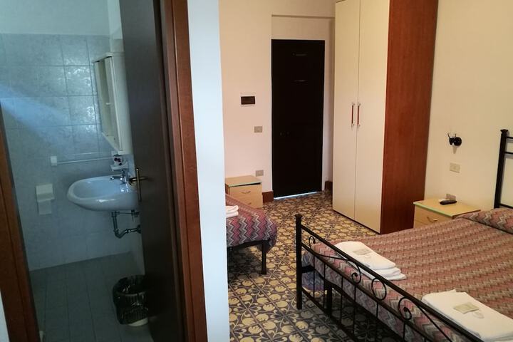 Room 9 of 46