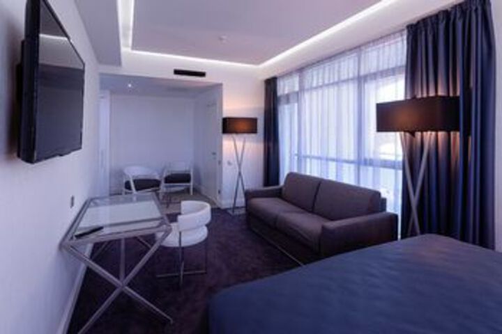 Room 98 of 112
