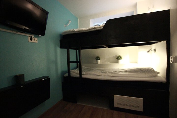 Room 9 of 49