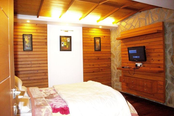 Room 9 of 12