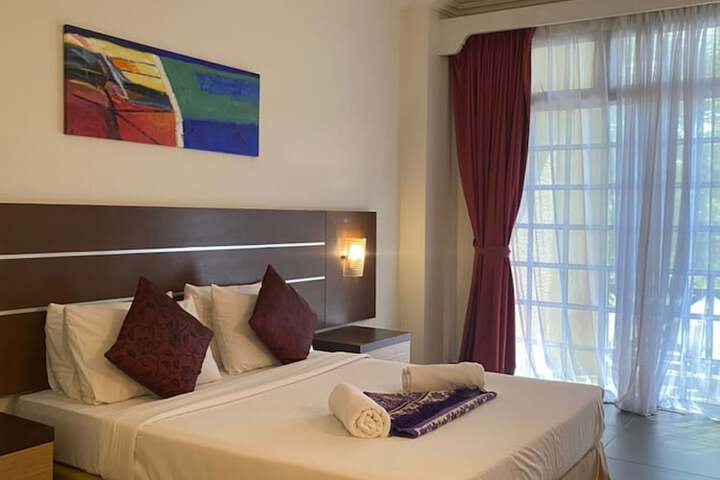 Room 9 of 37