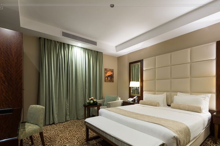 Room 10 of 30