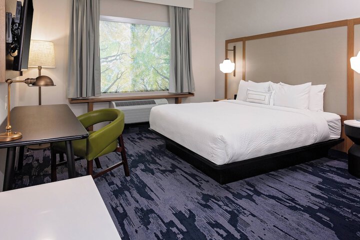 Room 4 of 18
