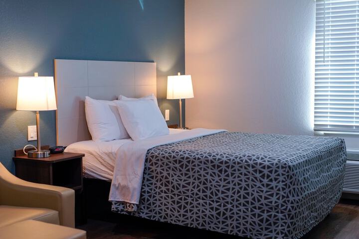 Suite Queen Bed (13 of 25)