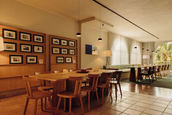 Lounge 56 of 68