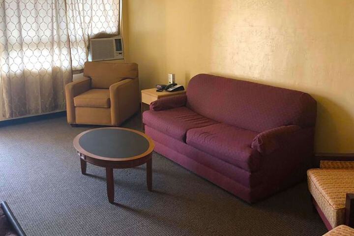 1 Queen Bed (7 of 14)