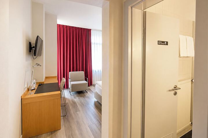 Room 15 of 18
