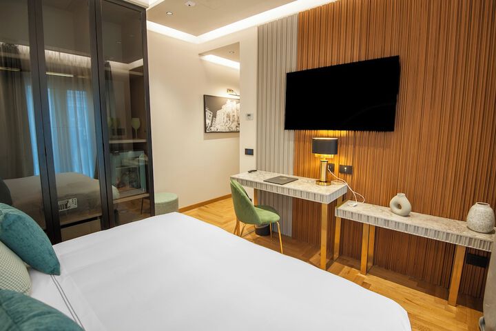 Room 32 of 157
