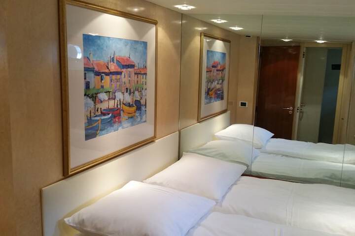 Room 6 of 37