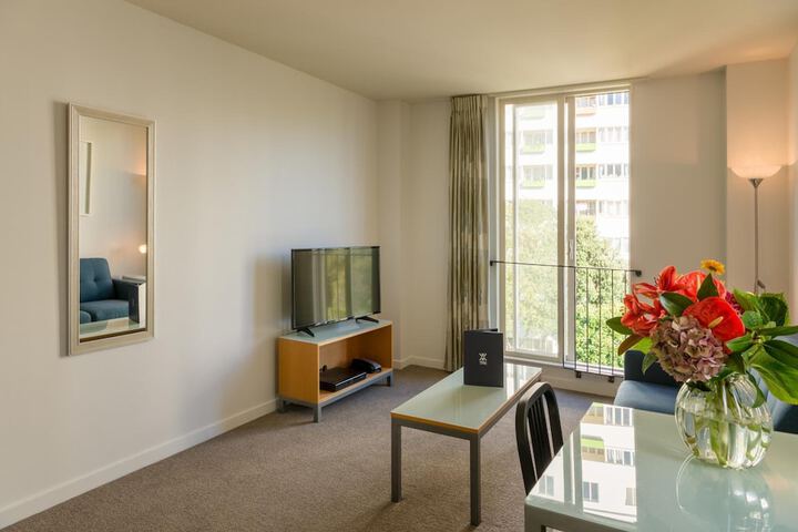 Room 32 of 50
