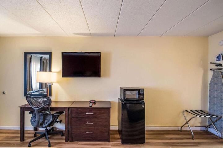 Standard Room, King or Two Doubles (4 of 15)
