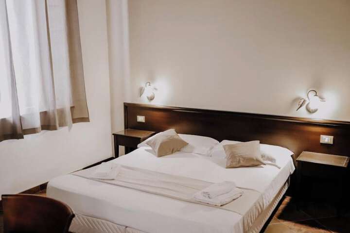 Room 16 of 50