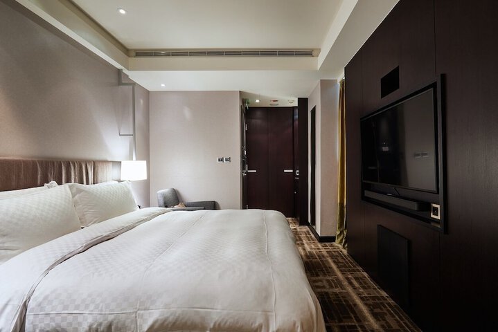 Room 7 of 28