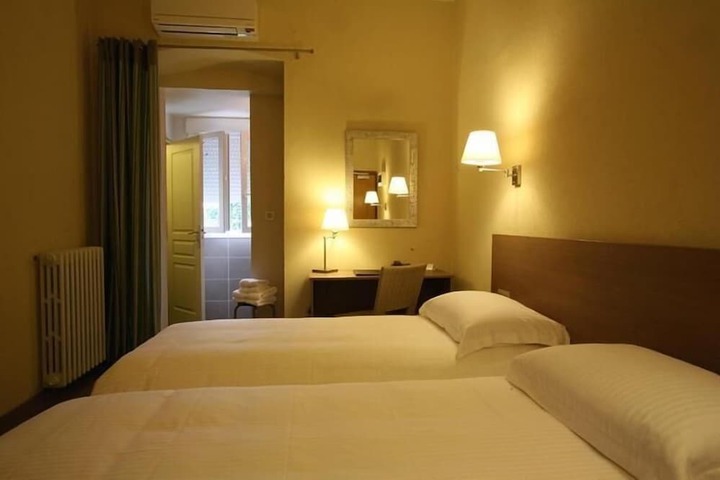 Room 16 of 48