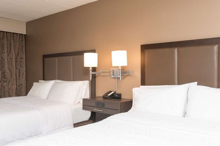 2 Queen Beds (8 of 9)