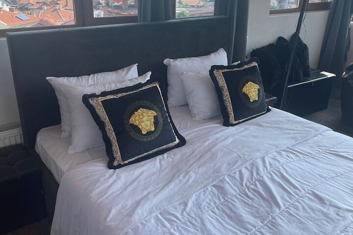 Room 2 of 15