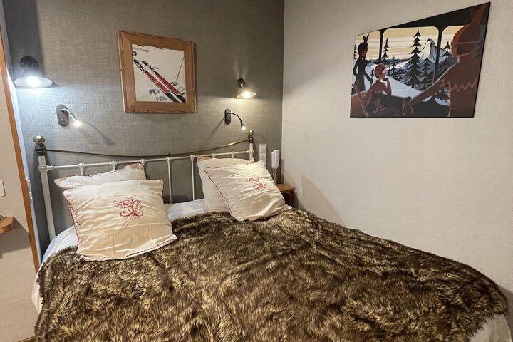 Room 11 of 42