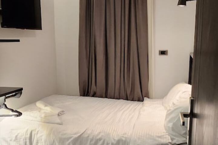 Room 26 of 107
