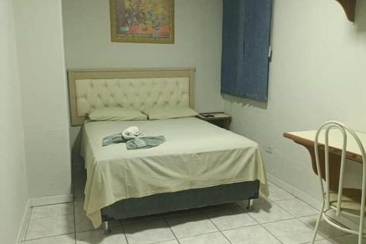 Room 13 of 34