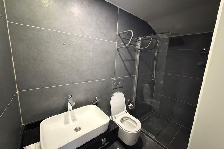 Room 16 of 26