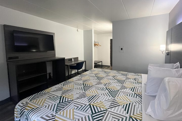 Room 9 of 30