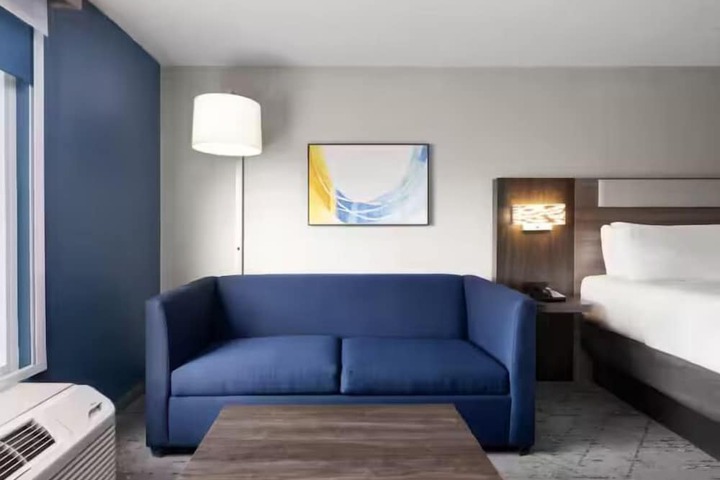 Room 14 of 37