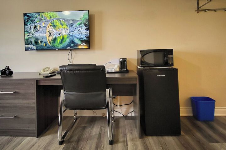 Room 4 of 39