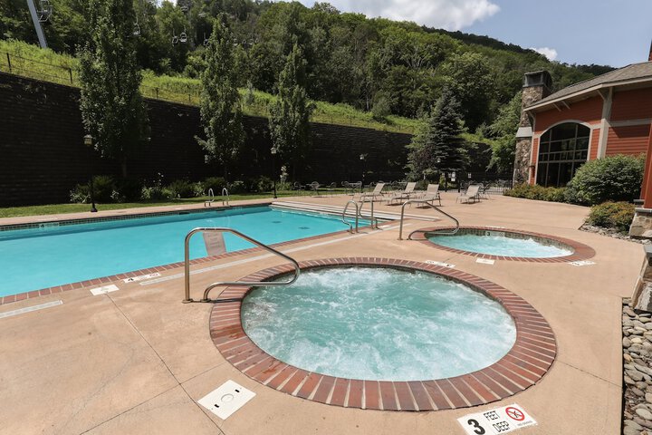 Pool 102 of 126