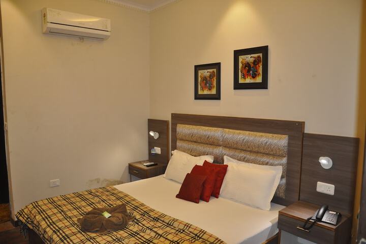 Room 16 of 28