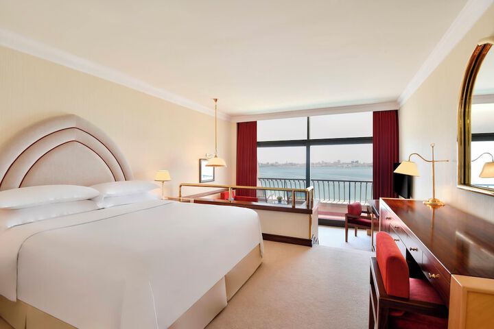 Room 55 of 220