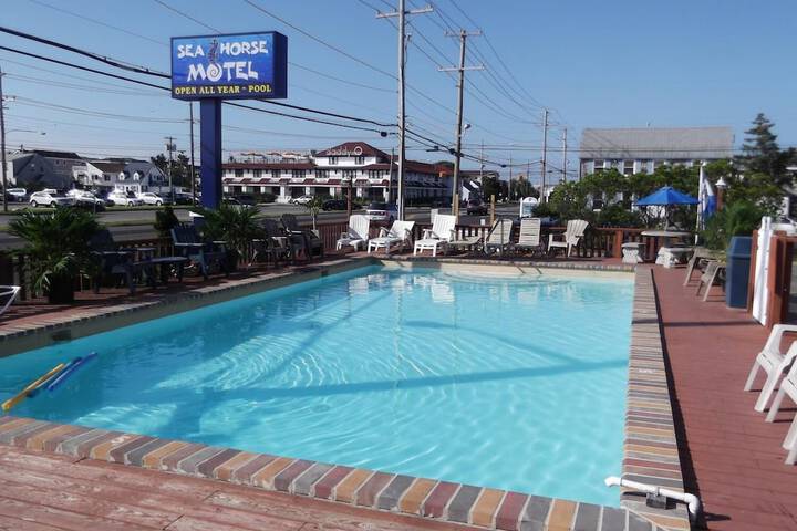 Pool 11 of 21