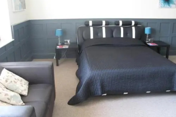 Room 5 of 14