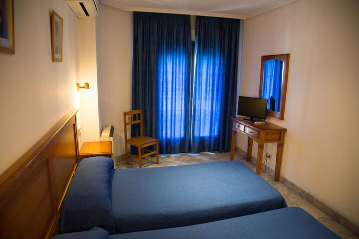 Room 15 of 37