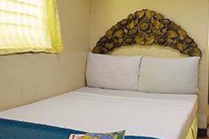 Room 6 of 33
