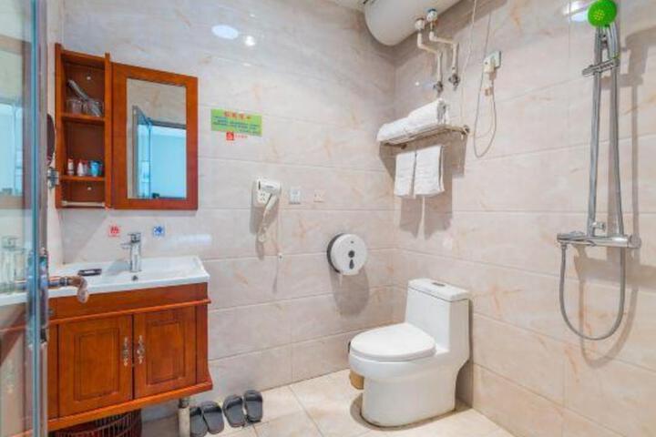 Lvzhou Holiday Hotel