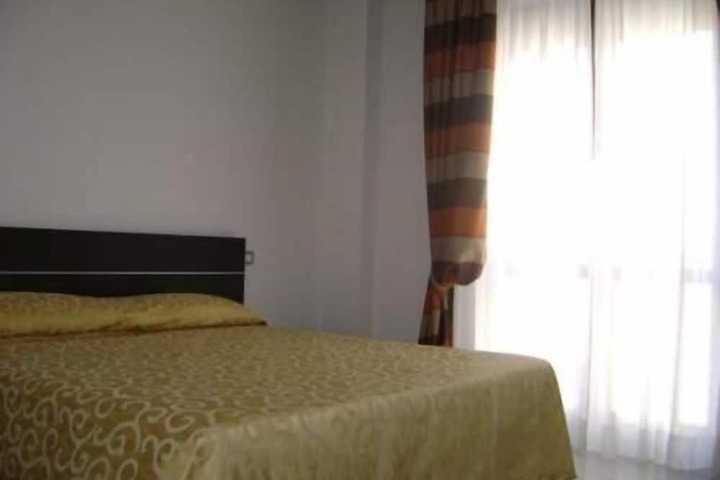 Room 5 of 32