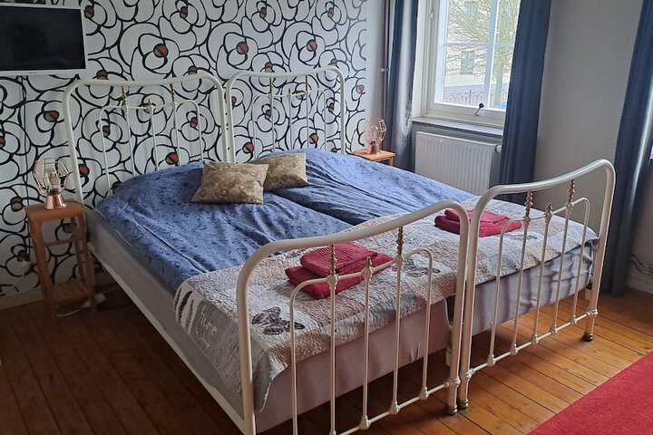 Room 17 of 104