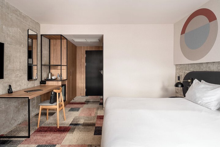 Room 43 of 108